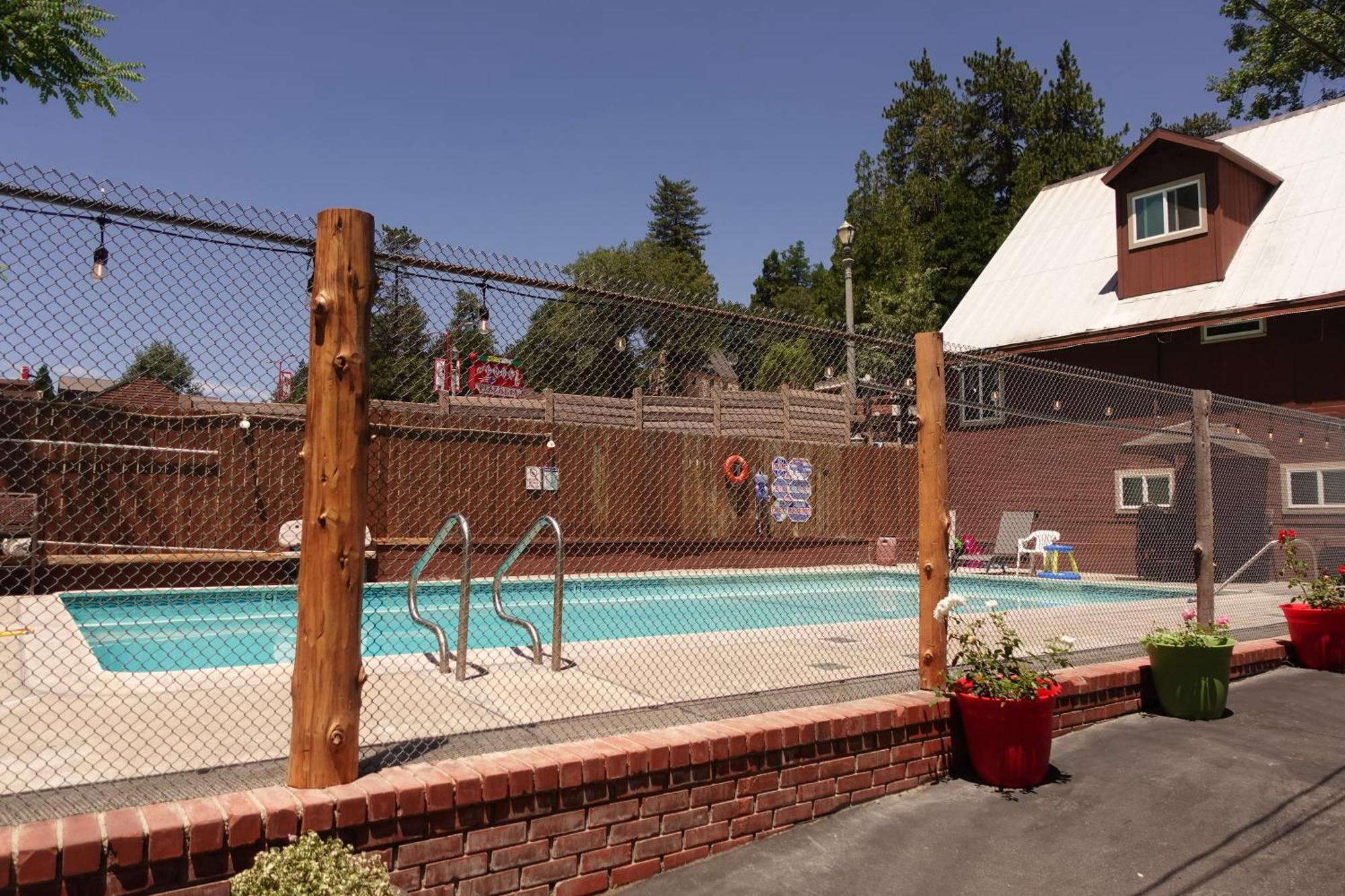 Sleepy Hollow Cabins And Hotel Crestline Exterior foto